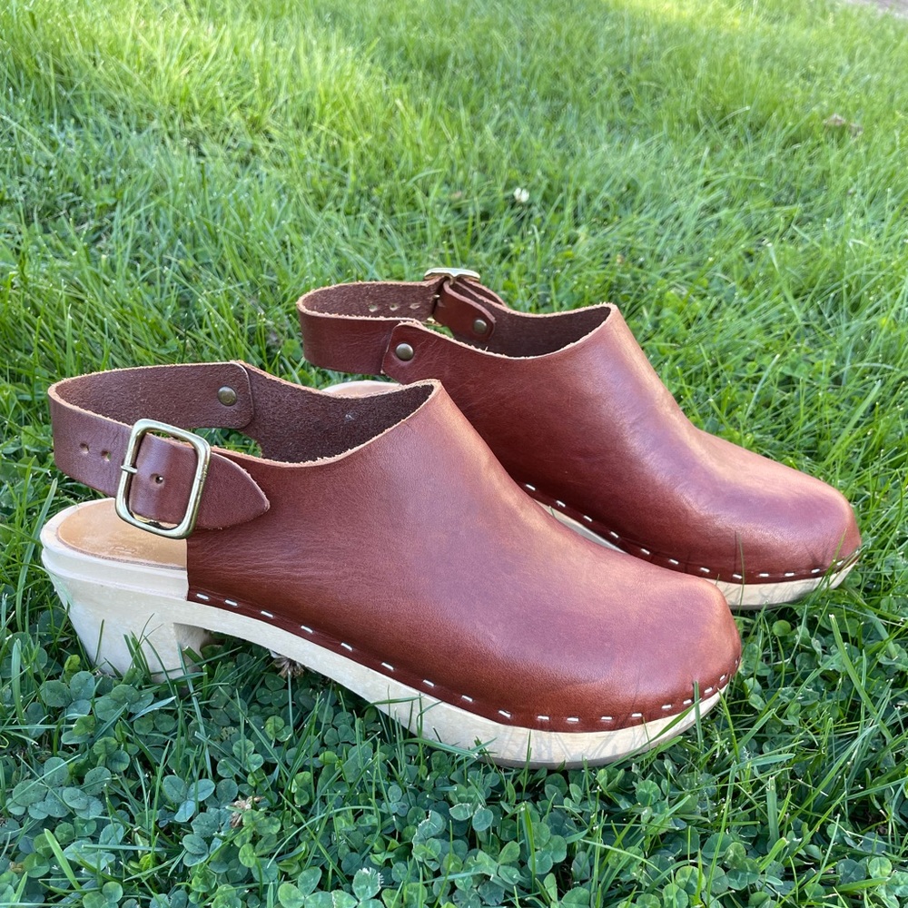 BRYR Suzie Closed Toe Mid-Heel Clog, Sienna, size 38